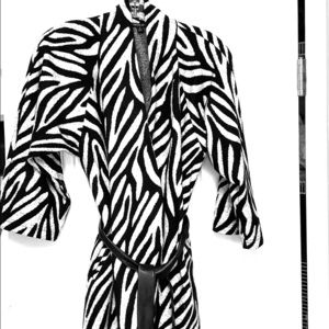 Layfayette 148 jacket w/ belt.